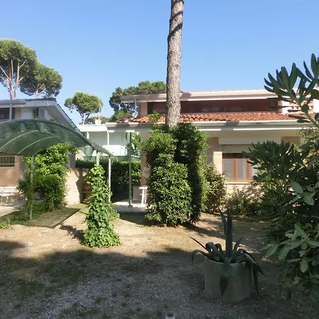 Cozy 250 Metres From The 비비오네